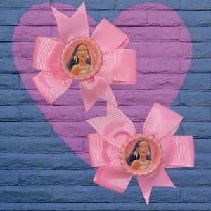 Set of 2 cute 3 inch handcrafted hair bows featuring Pocahontas 🎁🎀